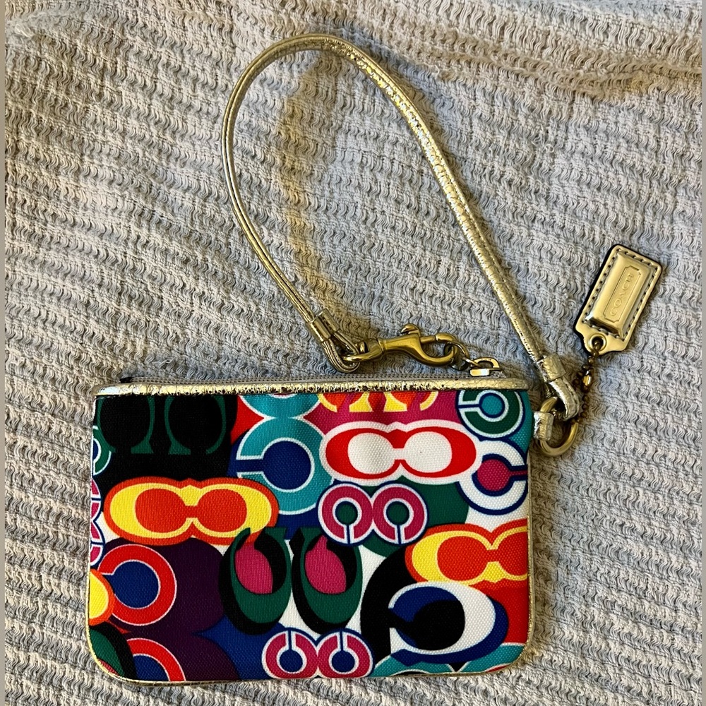 Coach Multicolor Poppy Wristlet & Gold Accents
New in Box. Ready for gifting. 🎁 - Picture 3 of 4